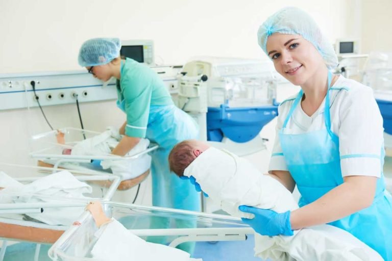 How to Become a Neonatal Nurse - HealthIcu